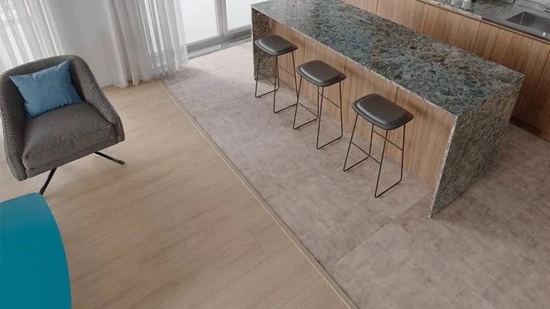 Cozinha e sala de estar integrados com piso laminado