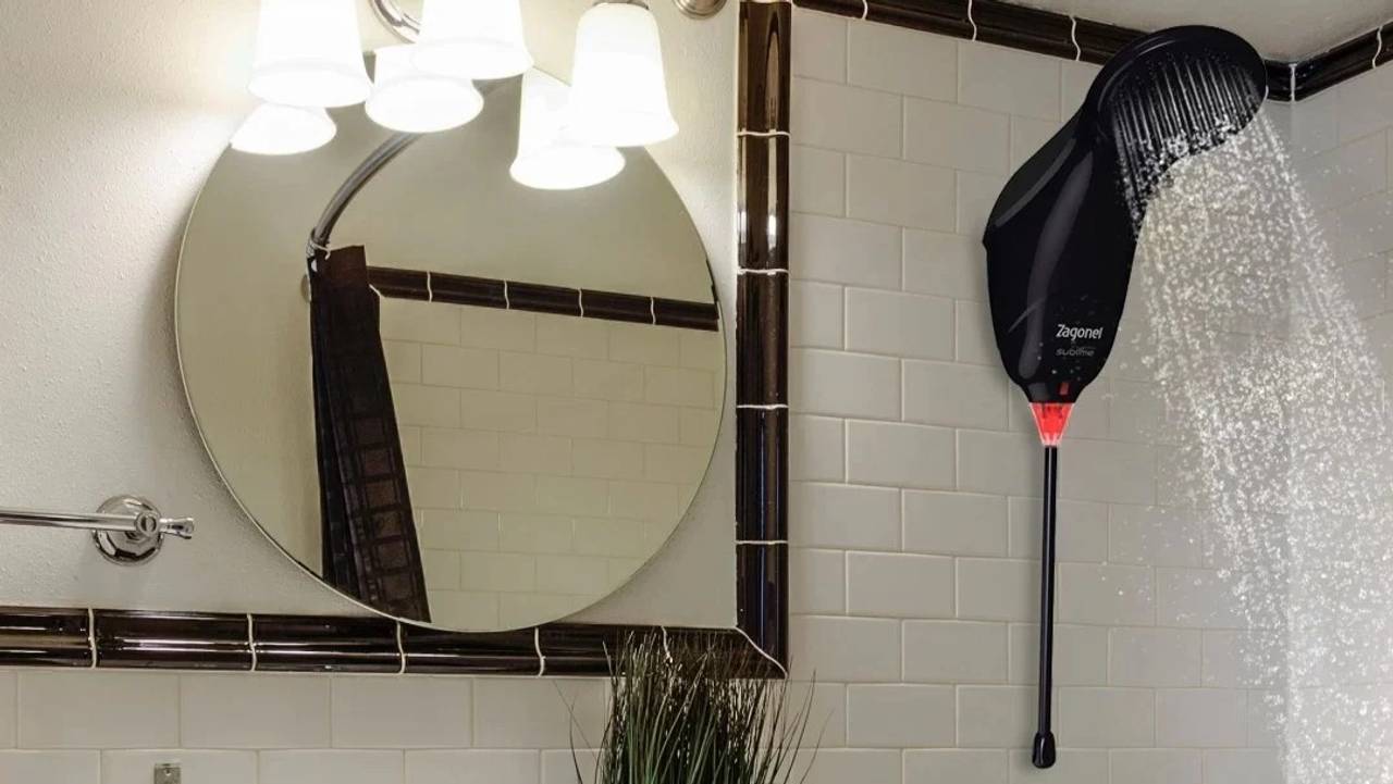 Chuveiro na cor preta