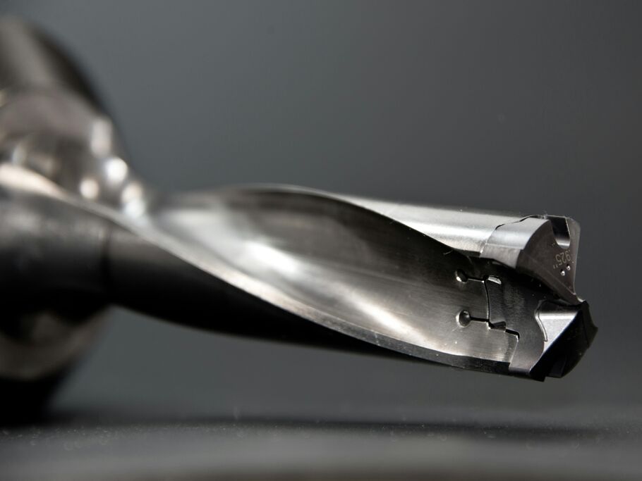 ferramenta de corte com detalhes em metal